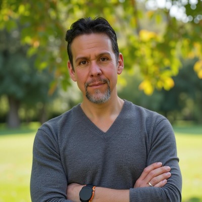 Sergio Rodriguez Castillo - Licensed Psychotherapist recommending Life Note AI journaling app